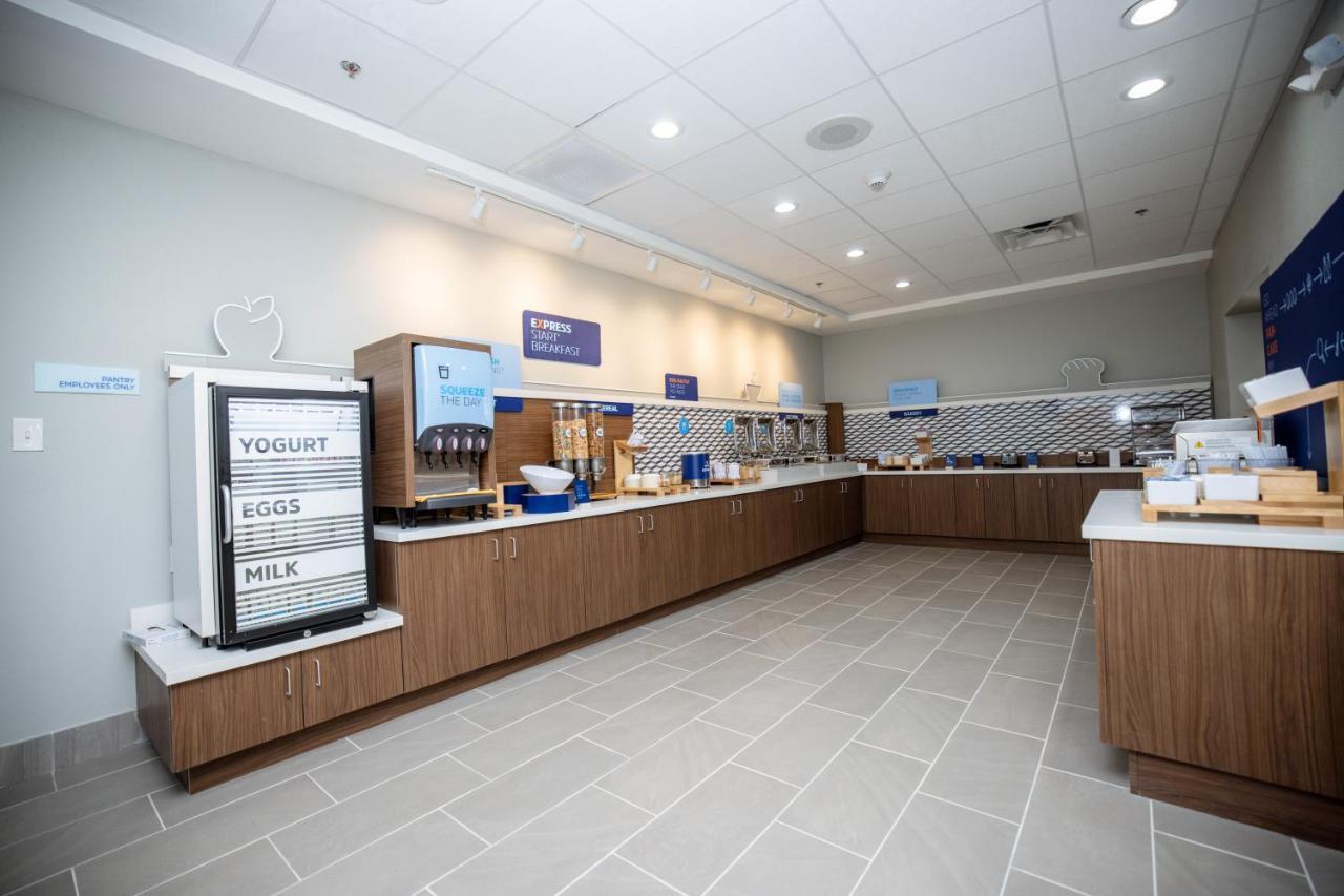 Holiday Inn Express & Suites Tampa Stadium - Airport Area By Ihg Kültér fotó