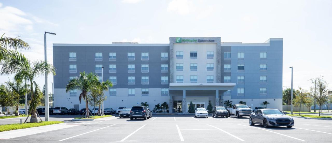 Holiday Inn Express & Suites Tampa Stadium - Airport Area By Ihg Kültér fotó