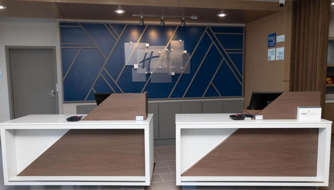 Holiday Inn Express & Suites Tampa Stadium - Airport Area By Ihg Kültér fotó