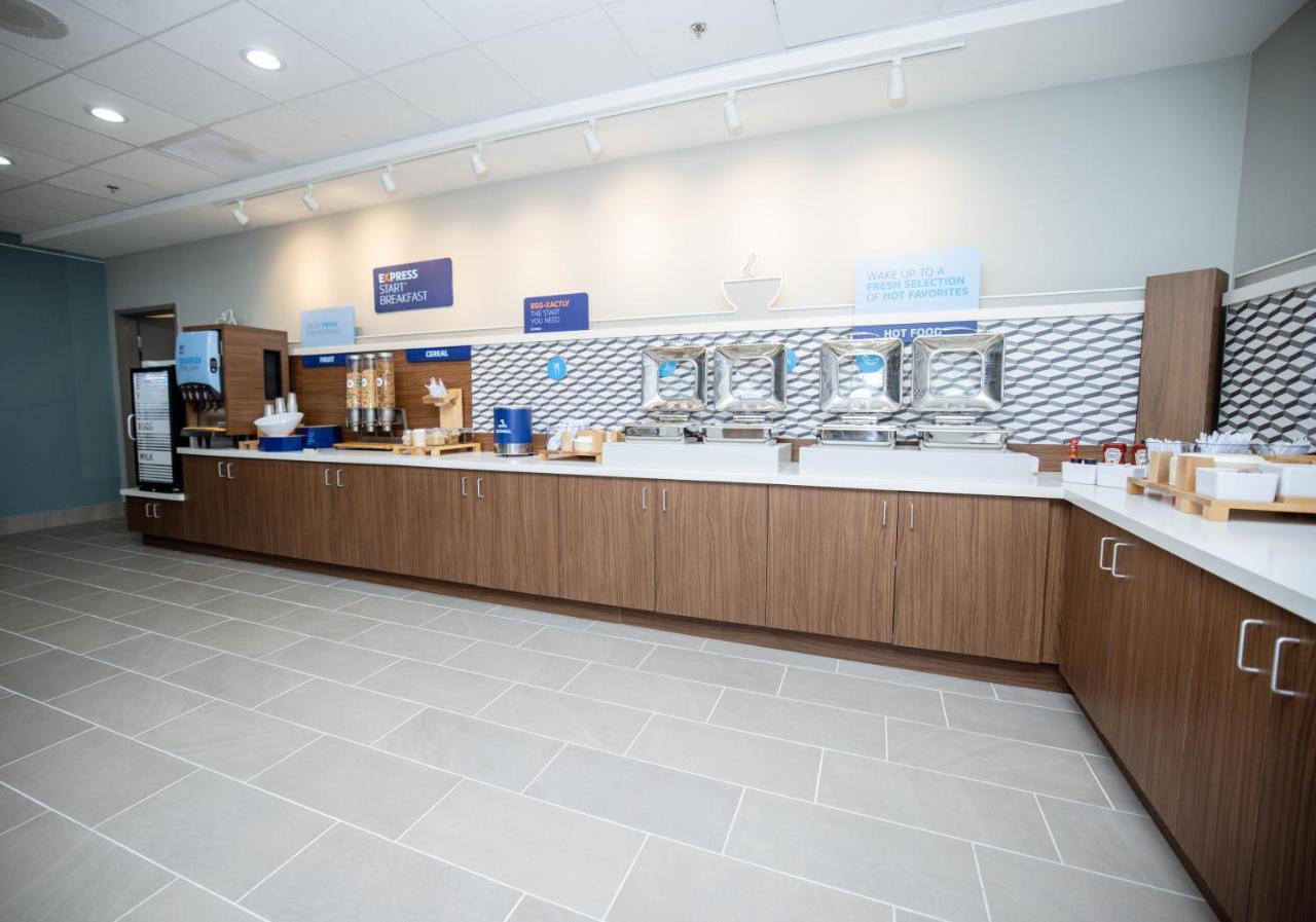 Holiday Inn Express & Suites Tampa Stadium - Airport Area By Ihg Kültér fotó