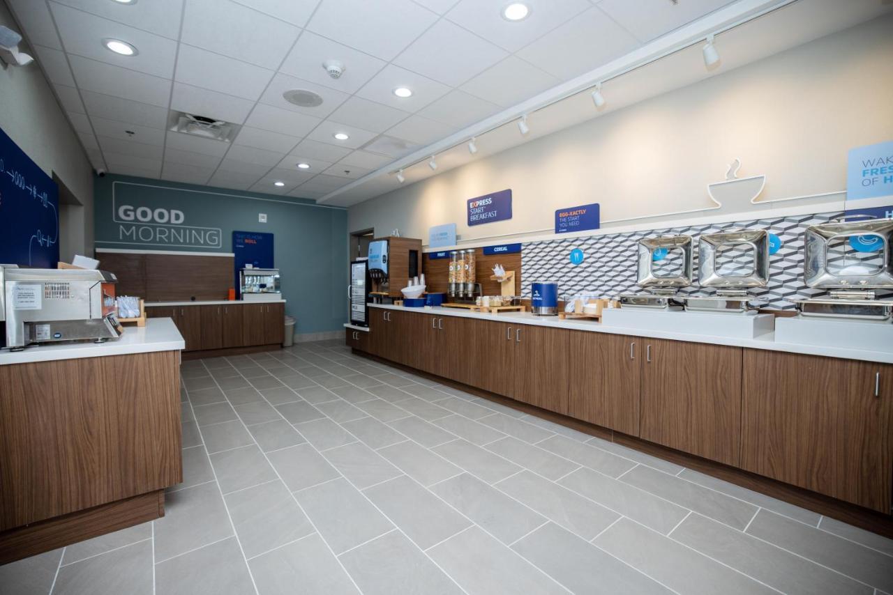 Holiday Inn Express & Suites Tampa Stadium - Airport Area By Ihg Kültér fotó