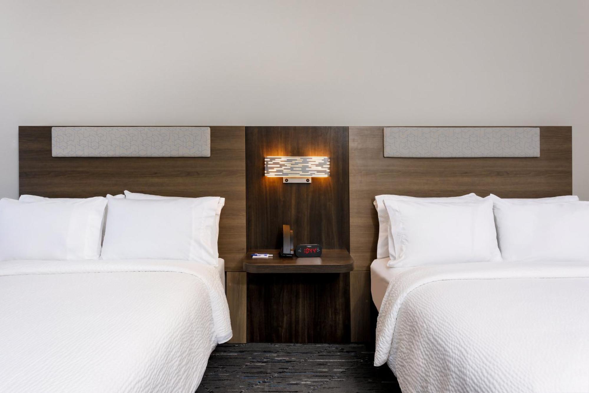 Holiday Inn Express & Suites Tampa Stadium - Airport Area By Ihg Kültér fotó