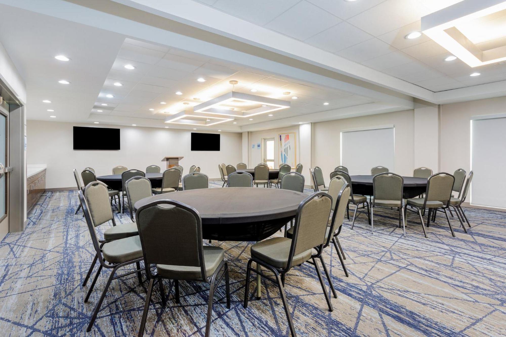 Holiday Inn Express & Suites Tampa Stadium - Airport Area By Ihg Kültér fotó