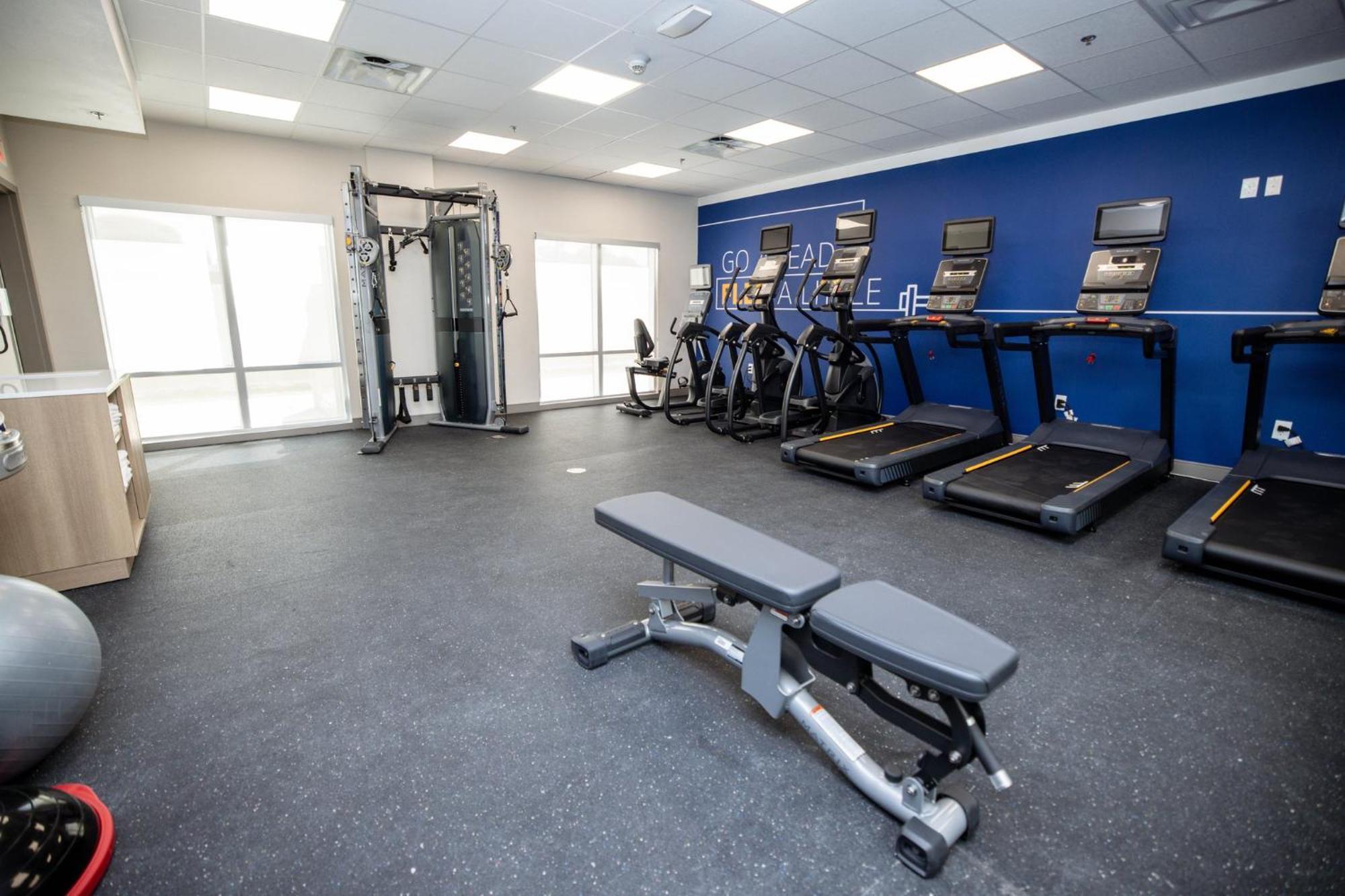 Holiday Inn Express & Suites Tampa Stadium - Airport Area By Ihg Kültér fotó