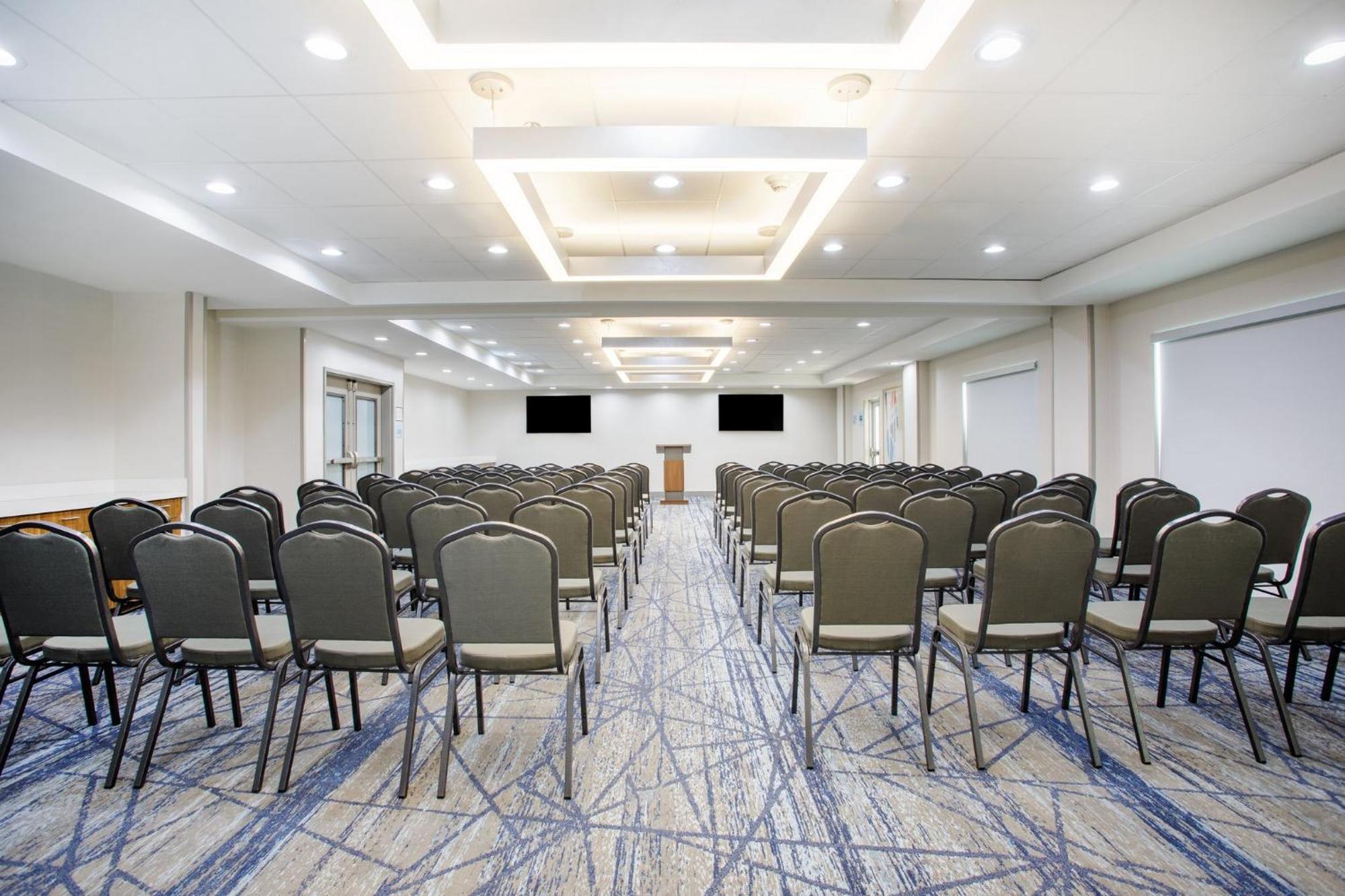 Holiday Inn Express & Suites Tampa Stadium - Airport Area By Ihg Kültér fotó