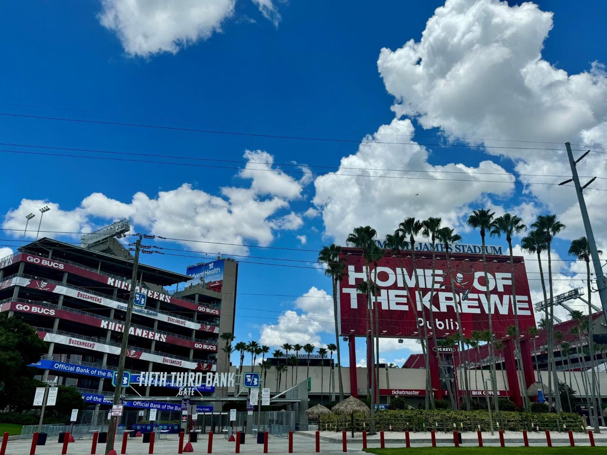 Holiday Inn Express & Suites Tampa Stadium - Airport Area By Ihg Kültér fotó